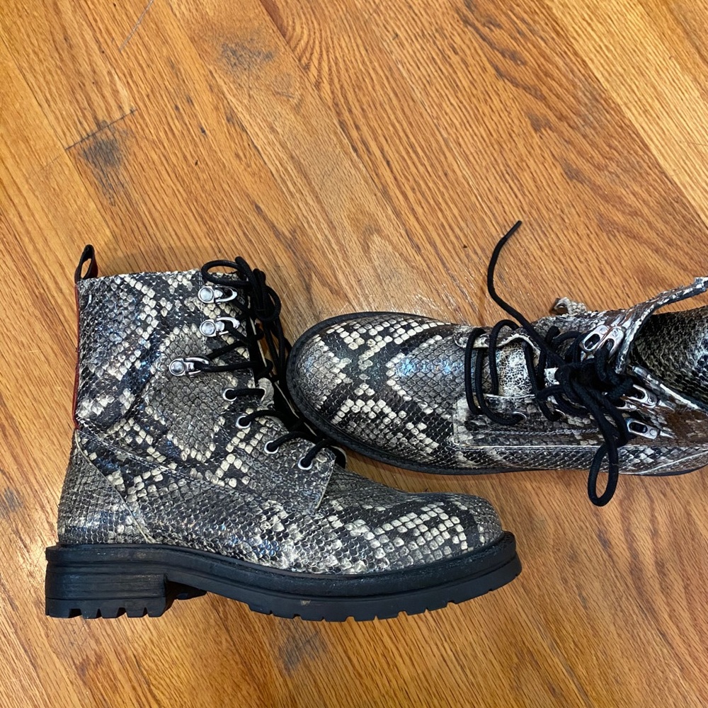 Gloseppo snakeskin booties